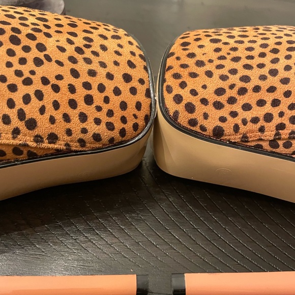 Stiletto Leopard print suede platform boots! These are super sexy! Size 38/7.5 - Picture 11 of 16